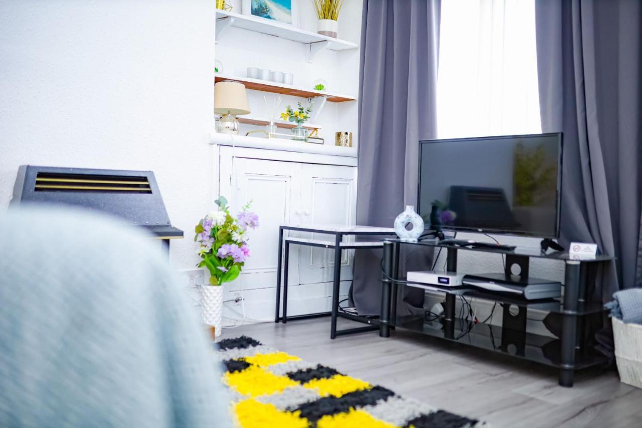 Beautiful 2 Bedroom House - Free Parking - Lt House Leicester Dış mekan fotoğraf