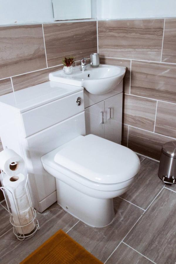 Beautiful 2 Bedroom House - Free Parking - Lt House Leicester Dış mekan fotoğraf